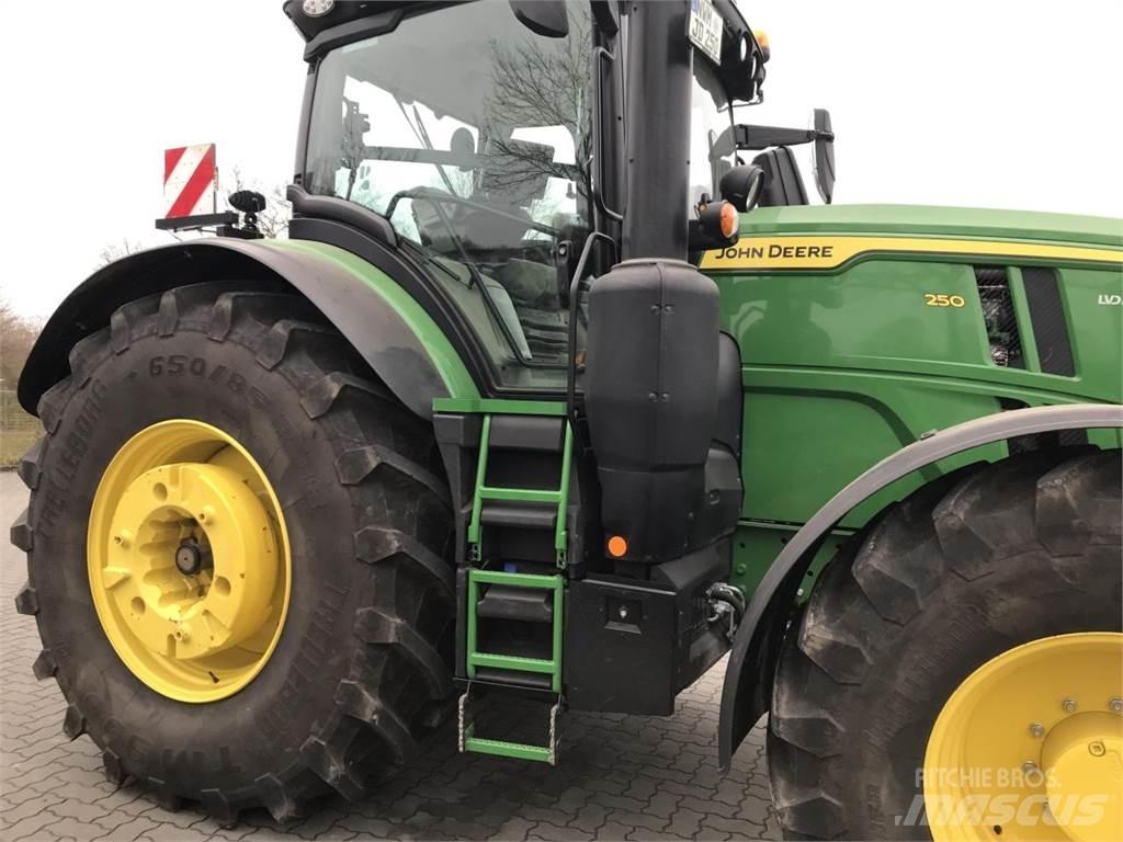John Deere 6R 250 Traktory