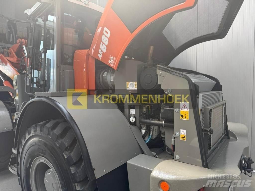 Weycor AR 680 Kolesové nakladače