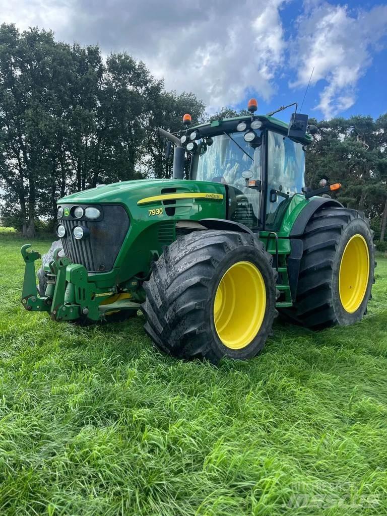 John Deere 7930 Traktory