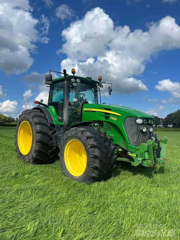 John Deere 7930 Traktory