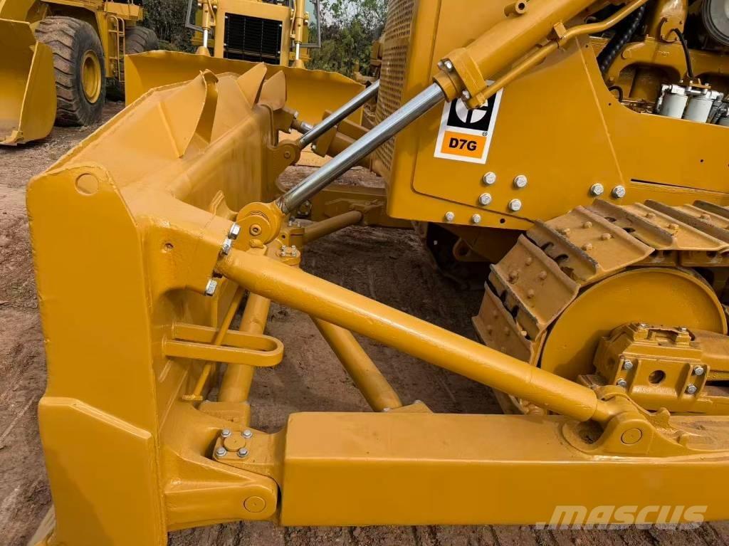 CAT D7G Pásové dozéry