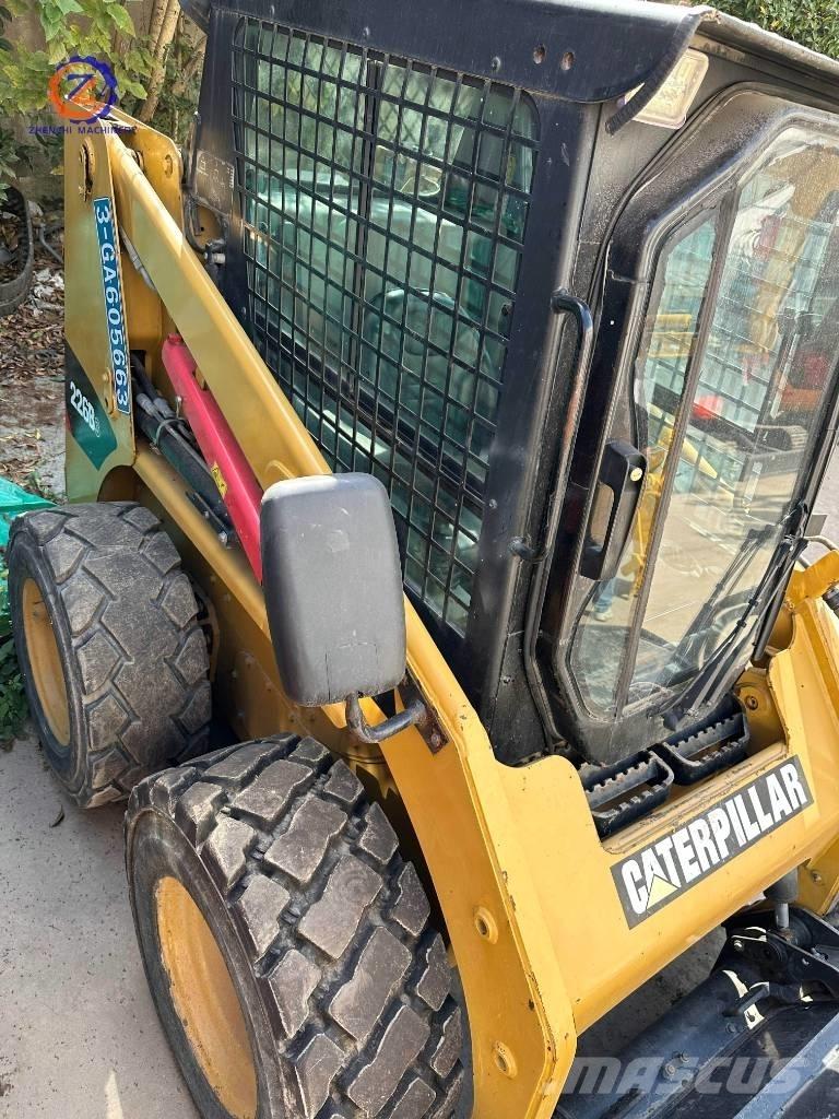 CAT 226 B Šmykom riadené nakladače