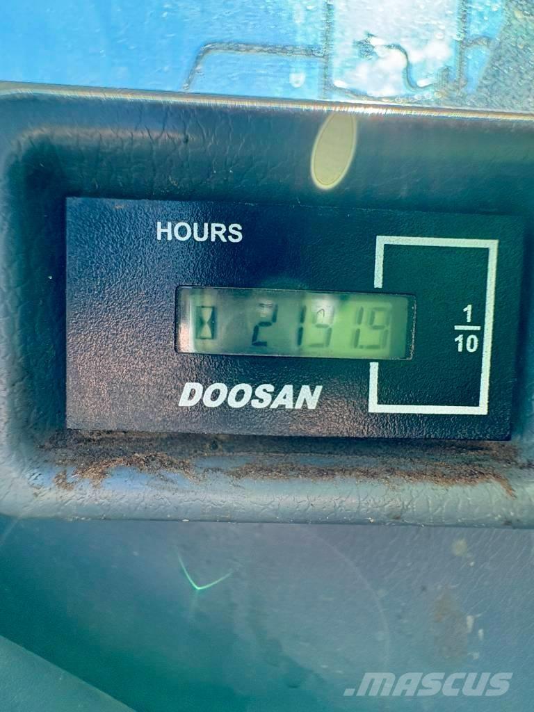 Doosan DX 140 LCR-7 Pásové rýpadlá