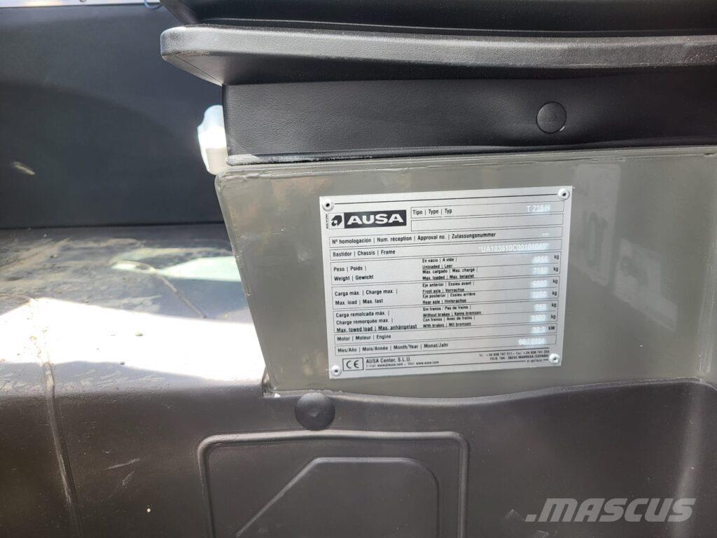 Ausa T235H Teleskopické kolesové nakladače
