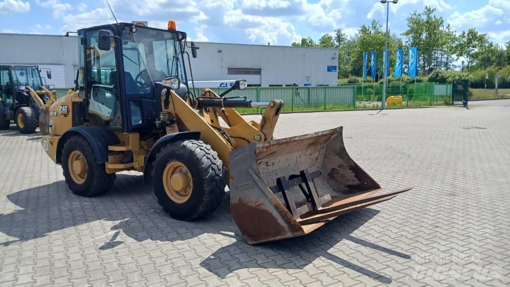 CAT 907 M Kolesové nakladače