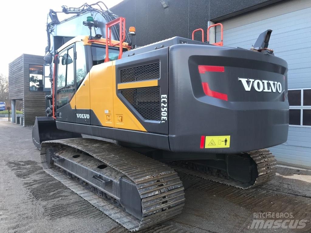 Volvo EC 250 E Pásové rýpadlá