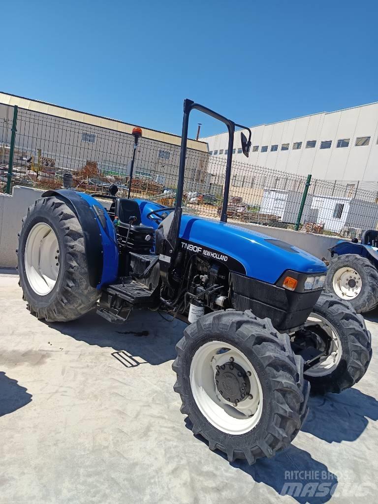 New Holland TN 90 F Traktory