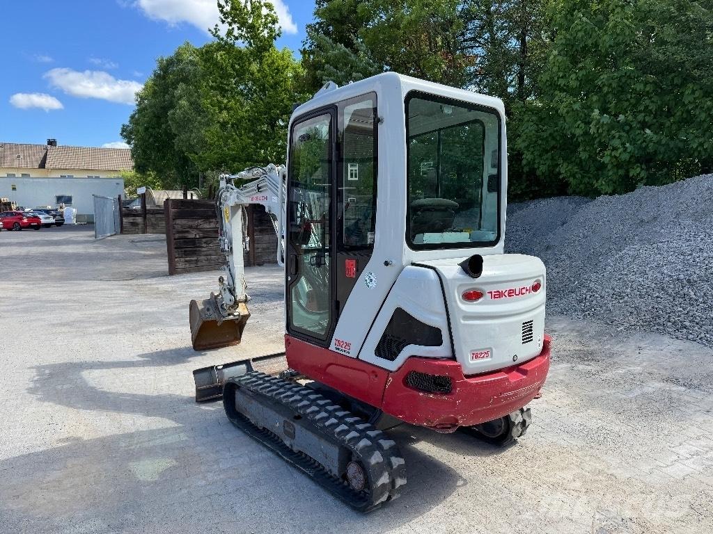 Takeuchi TB 225 Mini rýpadlá < 7t