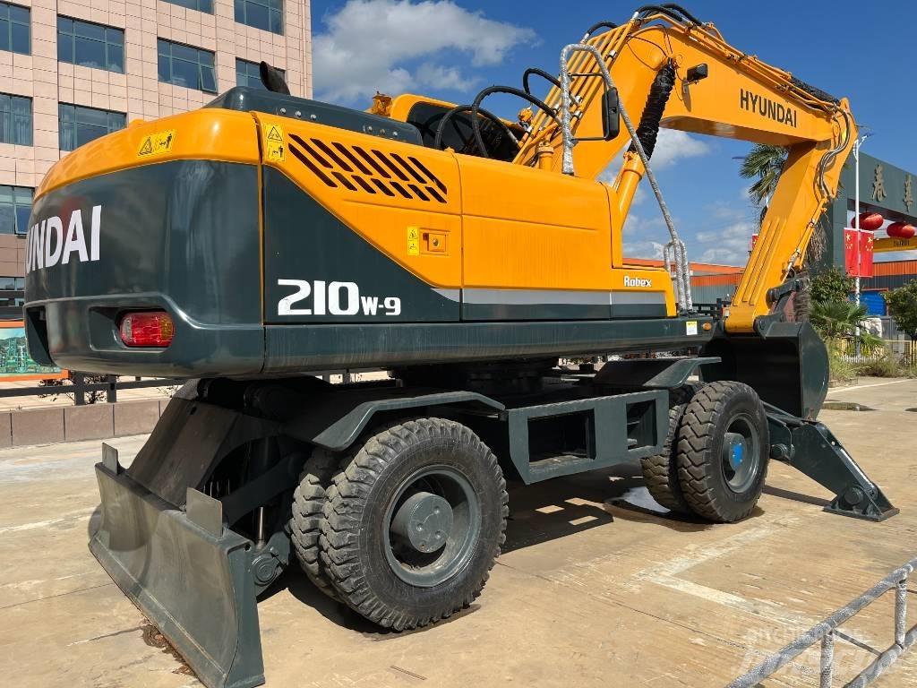 Hyundai R210W Kolesové rýpadlá
