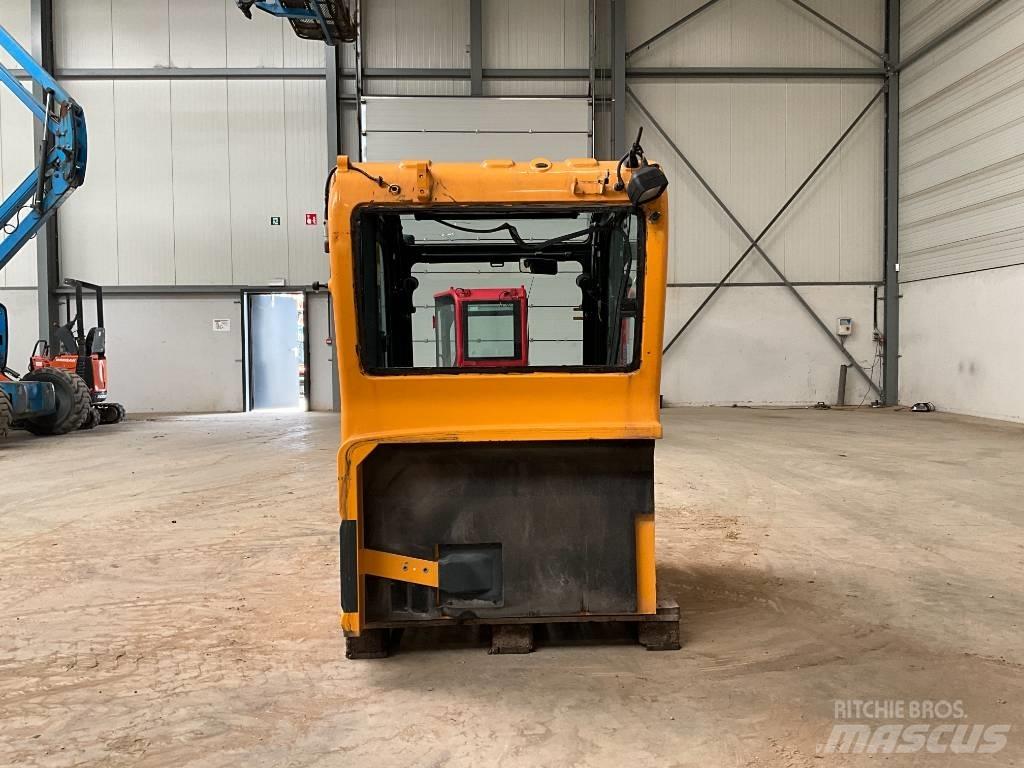 Hyundai Robex 55-9 A Kabíny a interiér