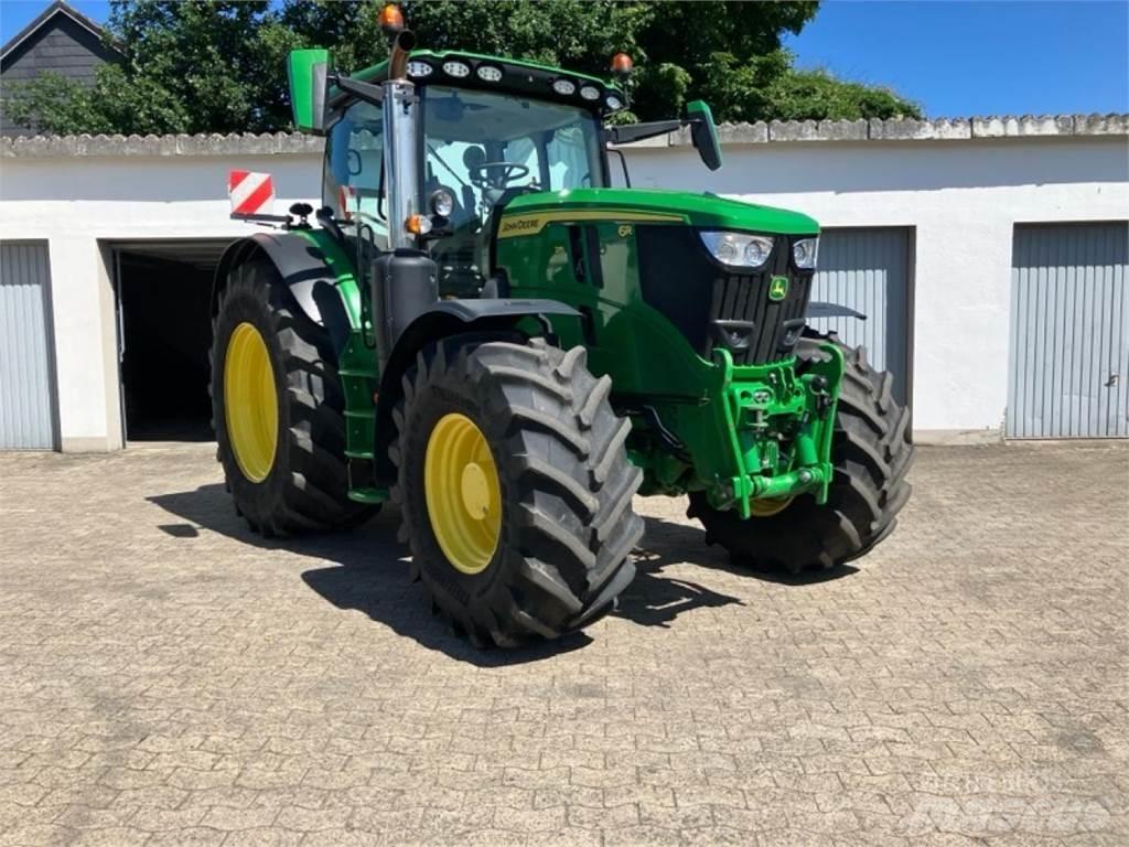 John Deere 6R 215 Traktory