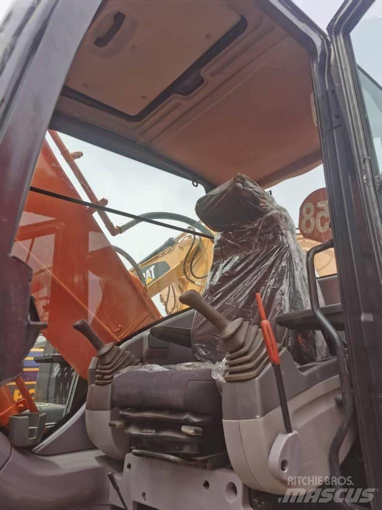 Hitachi ZX 210 Pásové rýpadlá