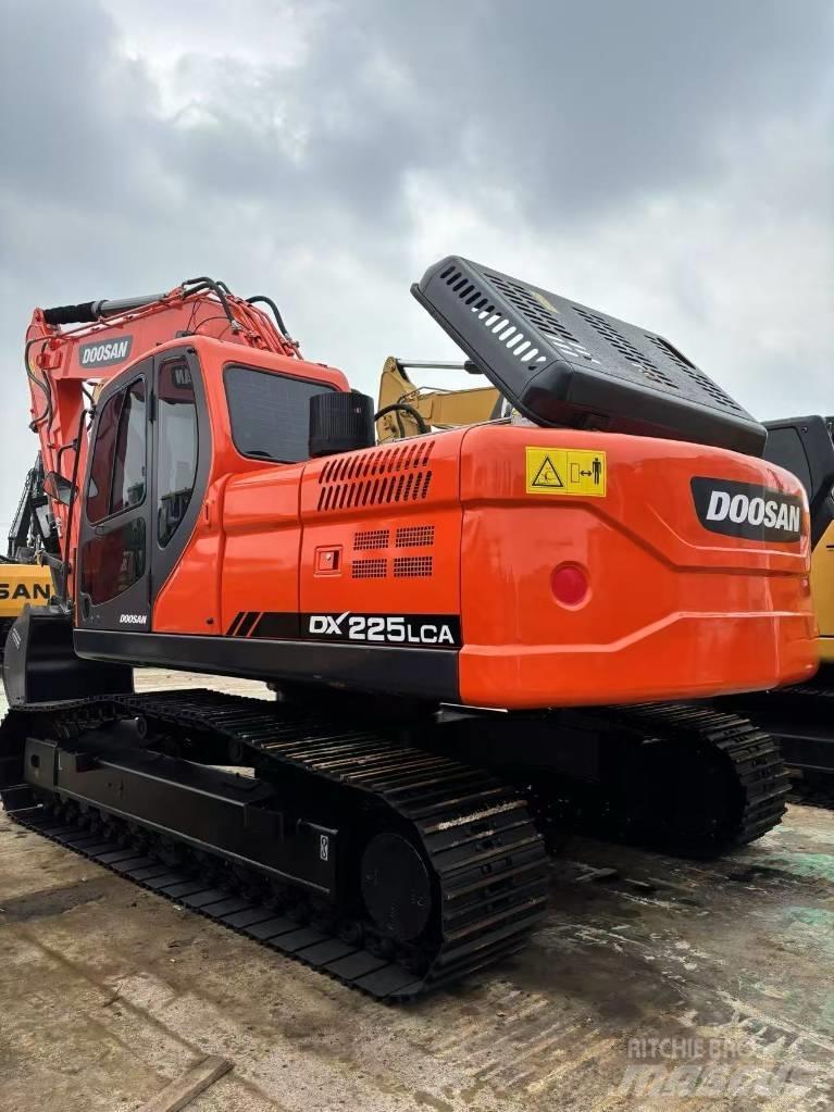 Doosan 225 LCA Pásové rýpadlá