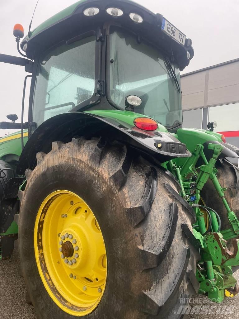John Deere 8310 R Traktory