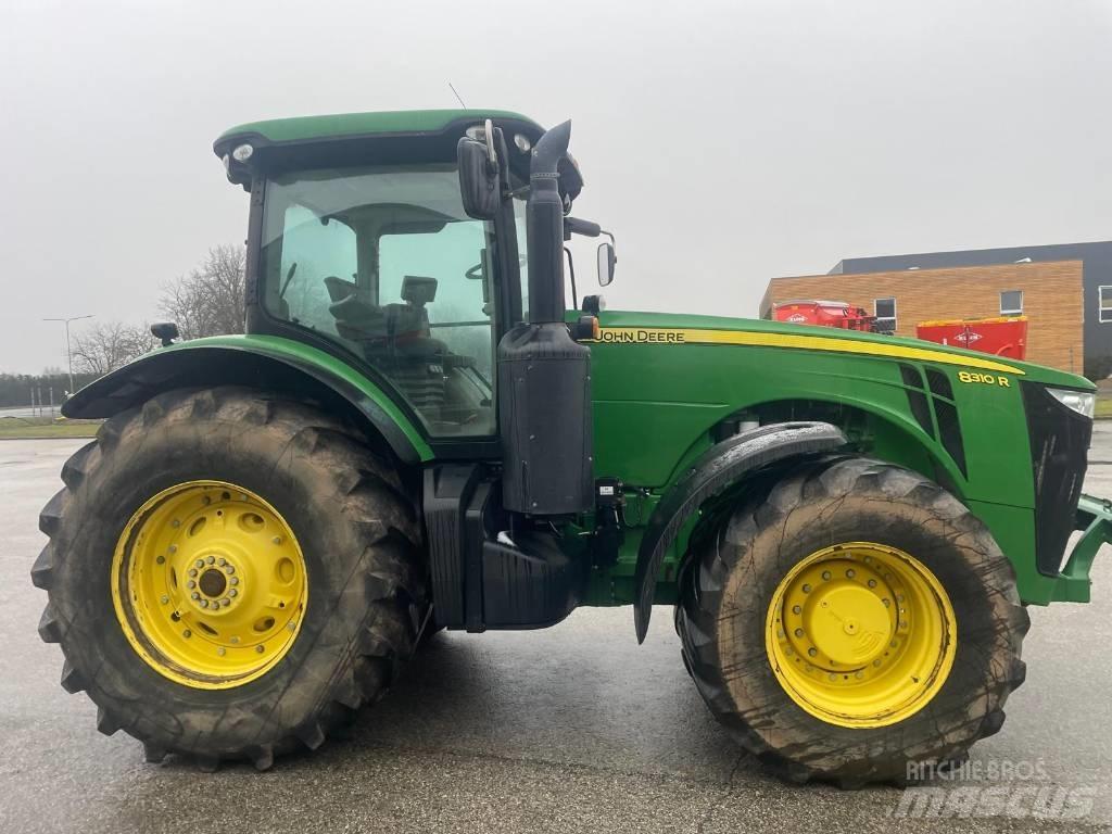 John Deere 8310 R Traktory