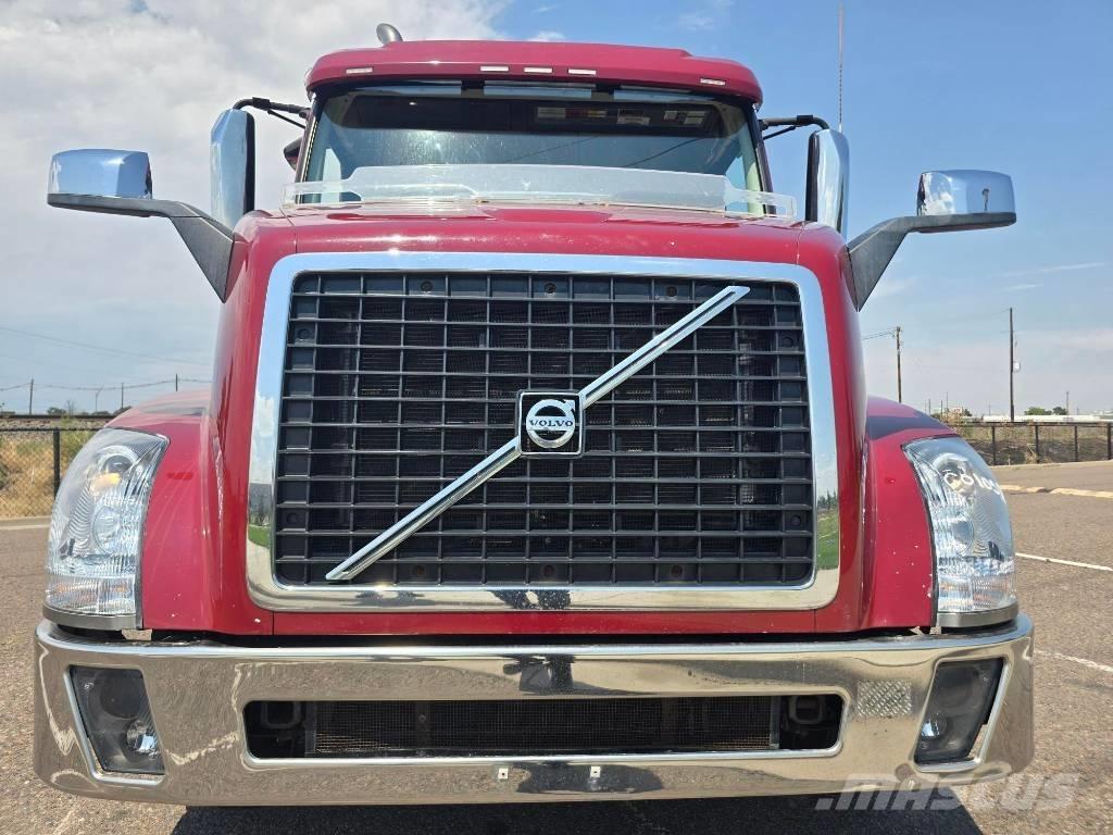 Volvo VNL 42 T300 Ťahače