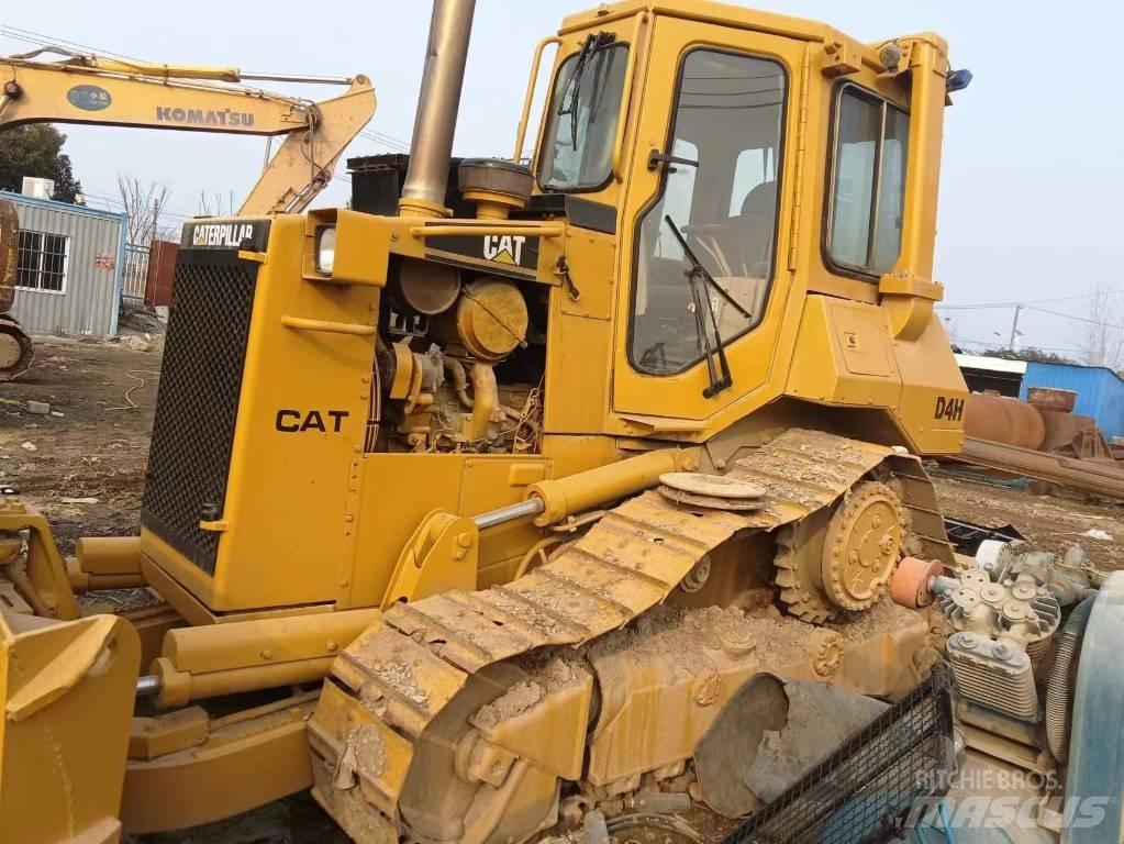 CAT D 4 H Pásové dozéry