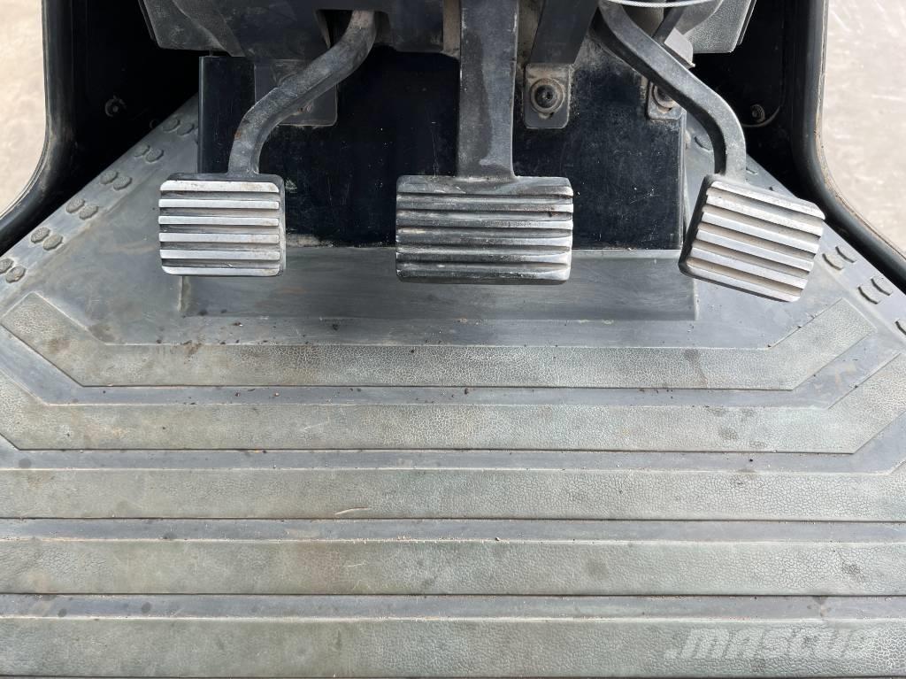 CAT 140M2 AWD Grejdery