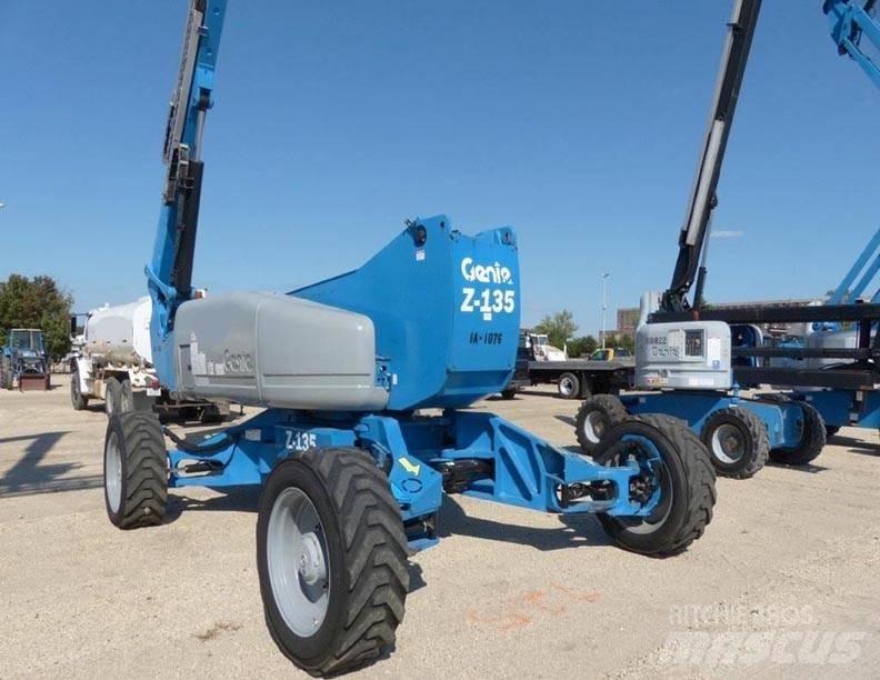 Genie Z135 Kĺbové plošiny