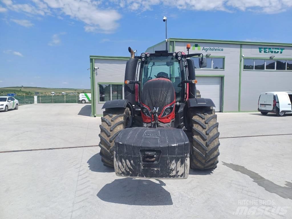 Valtra T 234 Traktory