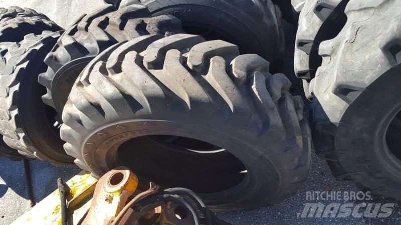  Pneu 10.5/80-18 Pneumatiky, kolesá a ráfiky