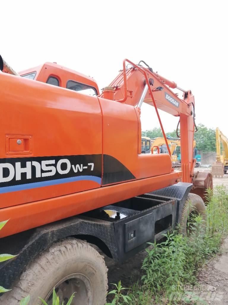 Doosan DH 150 W-7 Pásové rýpadlá