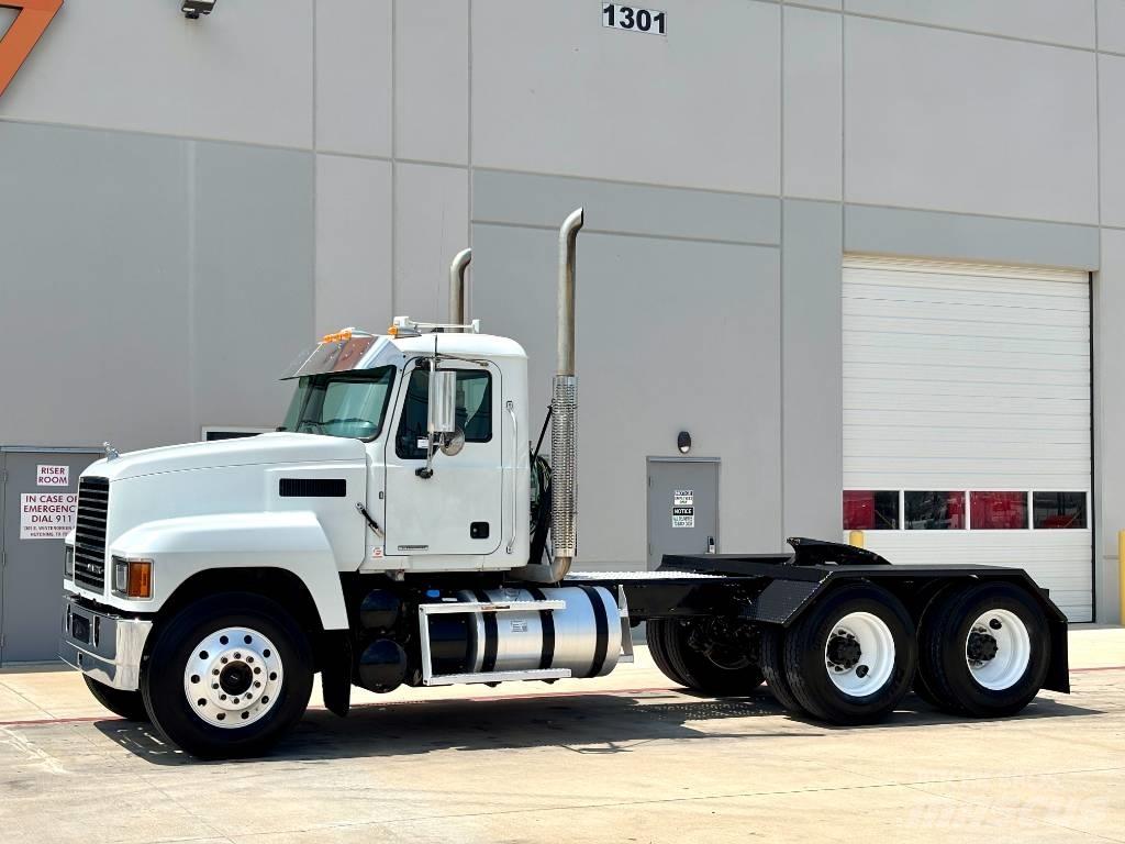 Mack Pinnacle 64T Ťahače