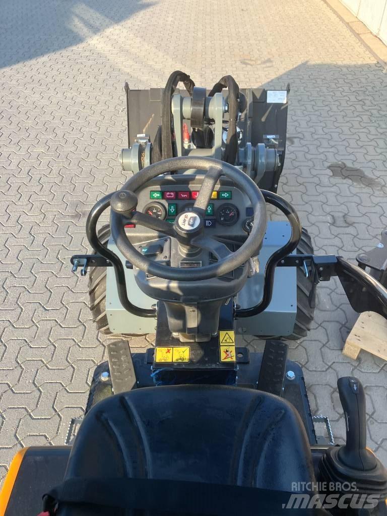 GiANT G1500 Viacúčelové nakladače