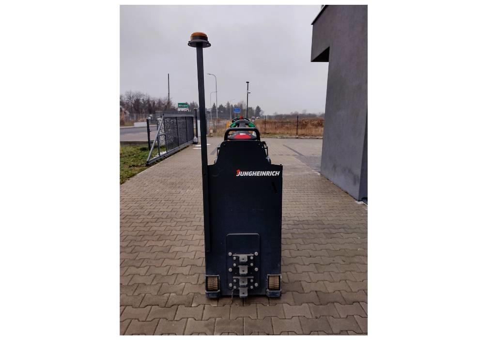 Jungheinrich EZS 130 Vlečné vozíky
