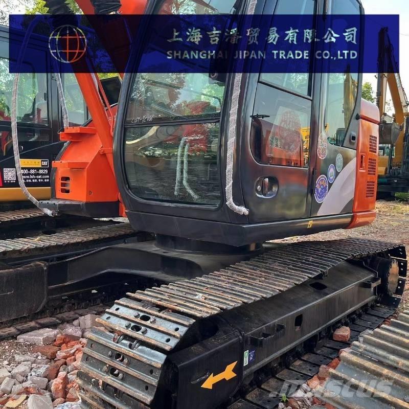 Hitachi ZX 135 Midi rýpadlá 7 t - 12 t