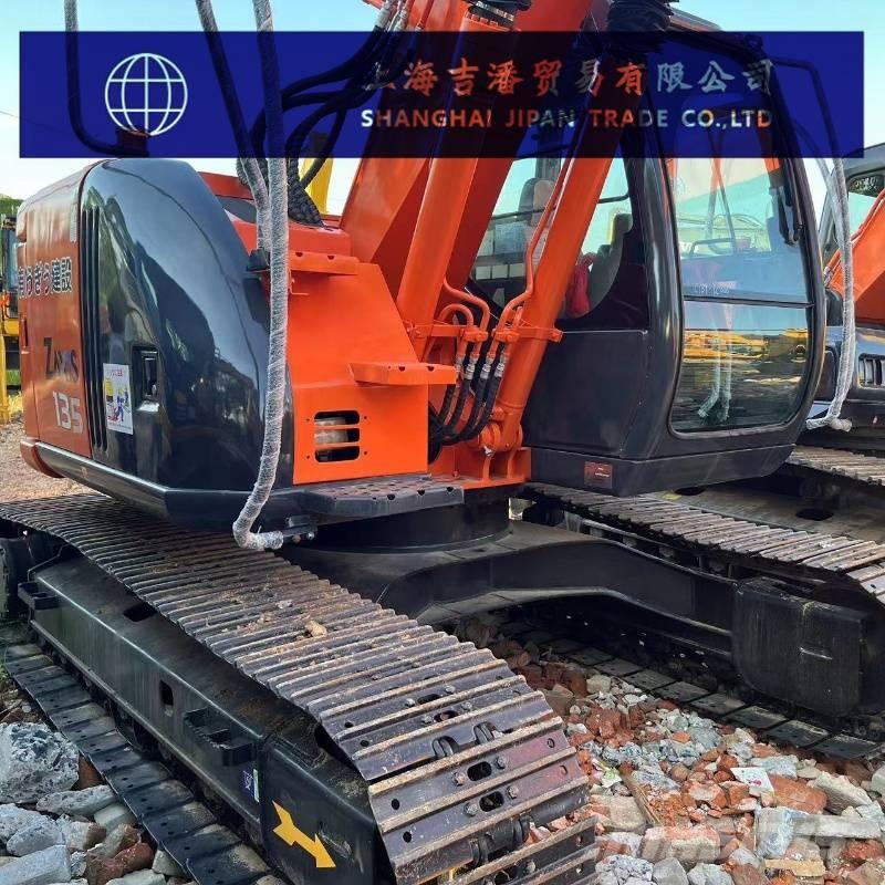 Hitachi ZX 135 Midi rýpadlá 7 t - 12 t