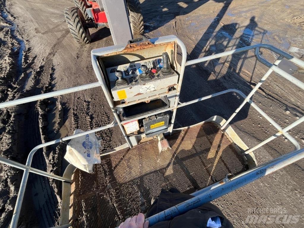 Manitou 200 ATJ Kĺbové plošiny