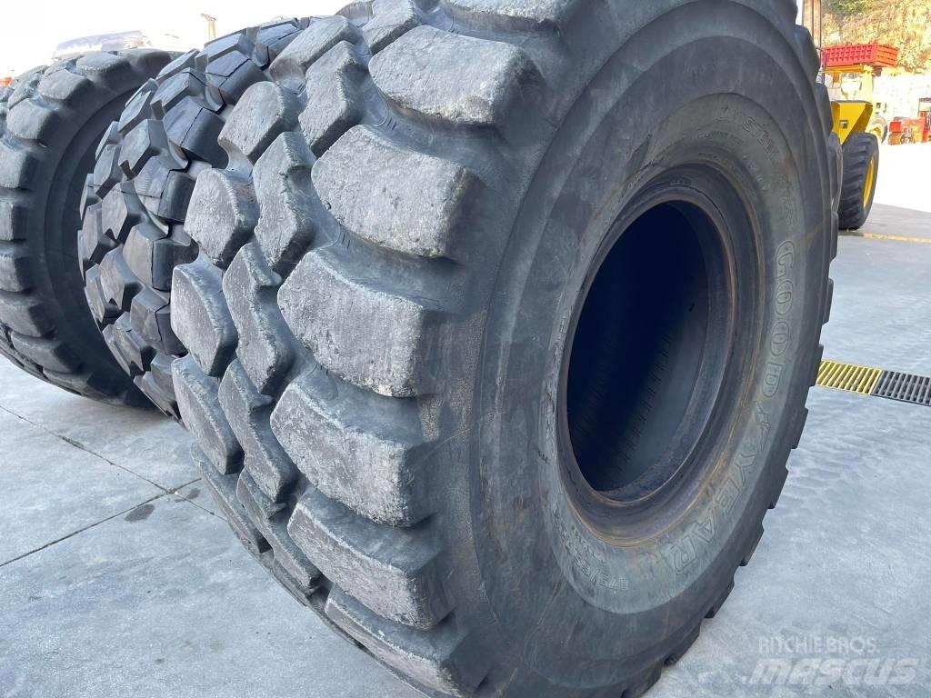 CAT 982M Kolesové nakladače