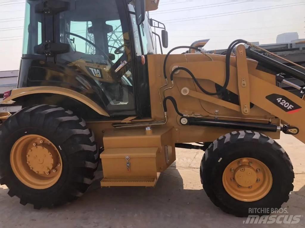 CAT 420 F Rýpadlo-nakladače