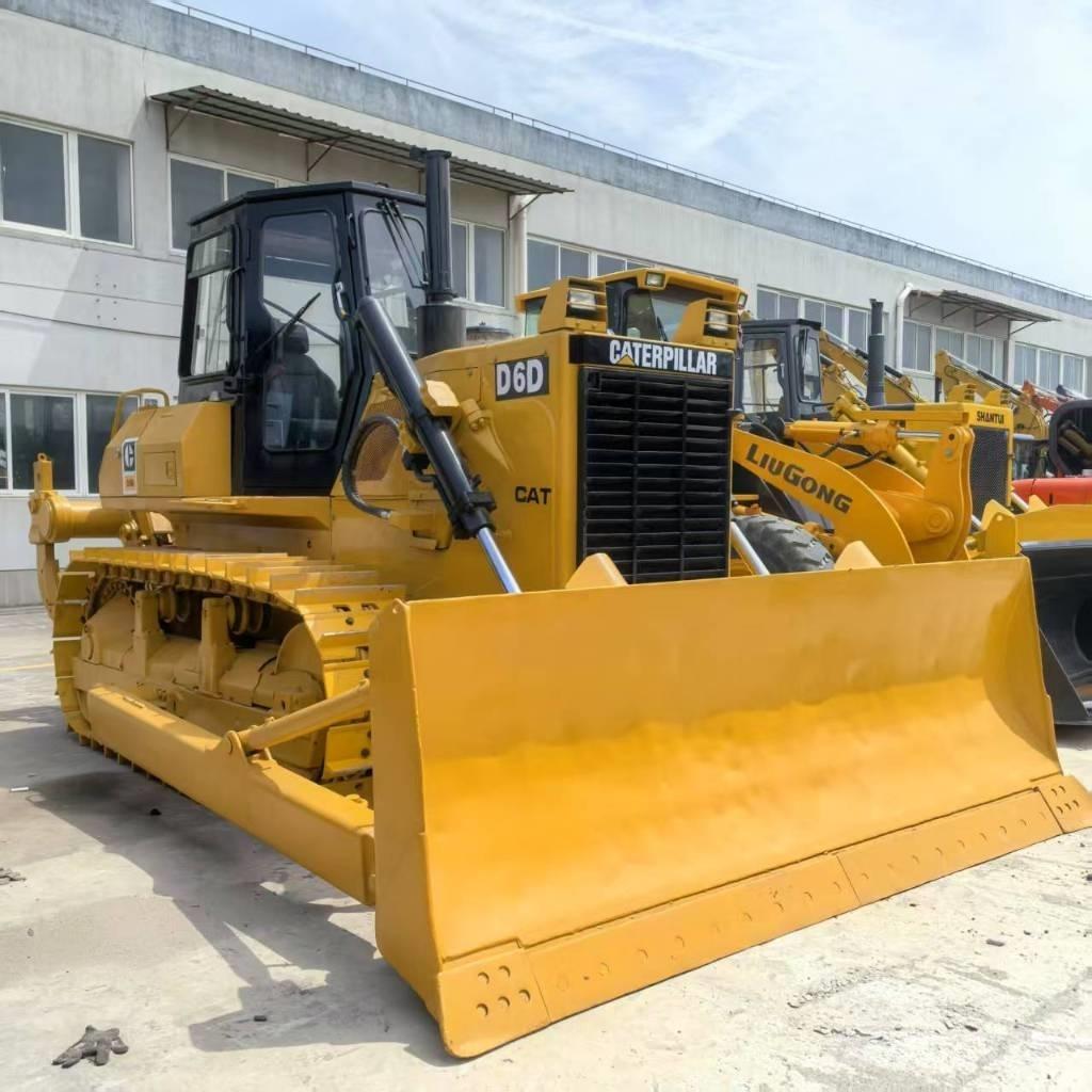 CAT D 6 D Pásové dozéry