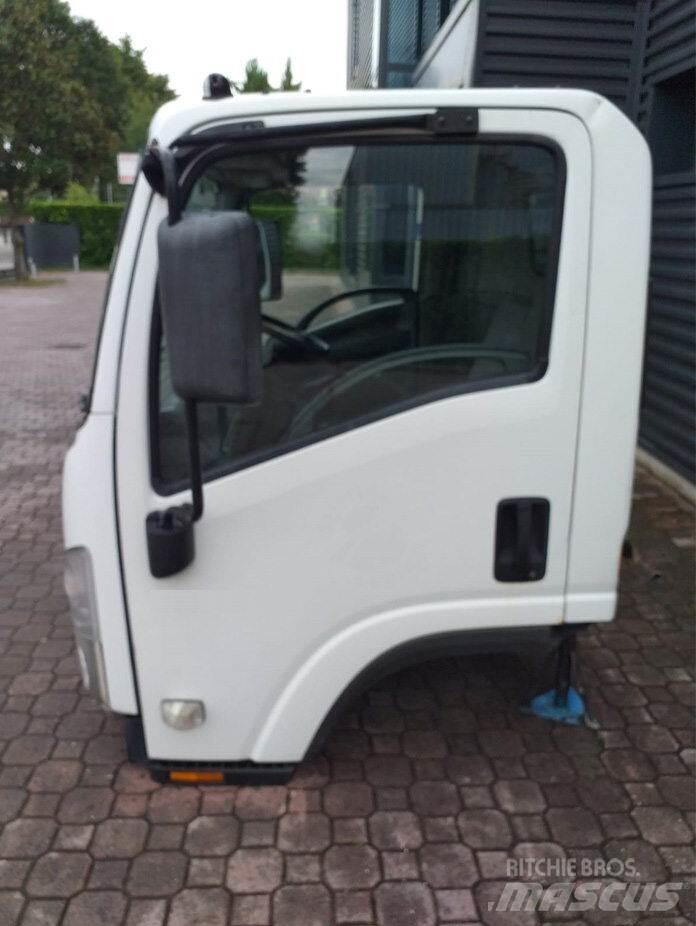 Isuzu M - L Kabíny a interiér