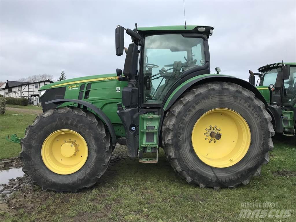 John Deere 6250R Traktory