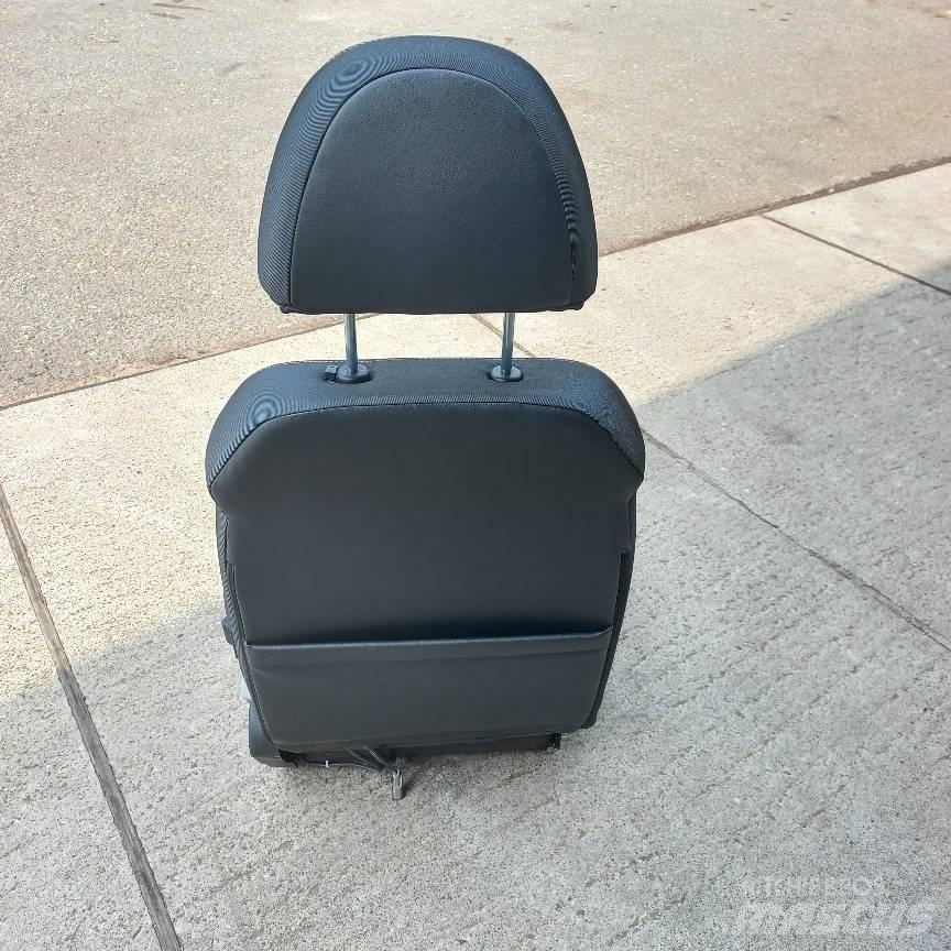 CASE CX210E stoel Kabíny a interiér