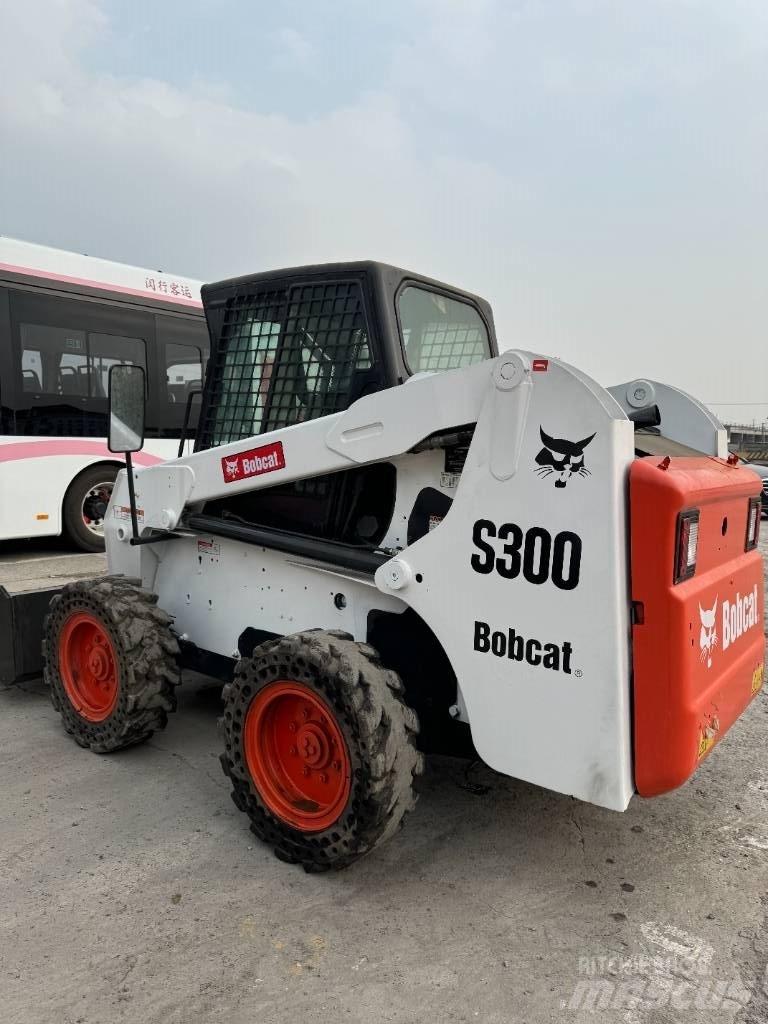 Bobcat S 300 Šmykom riadené nakladače