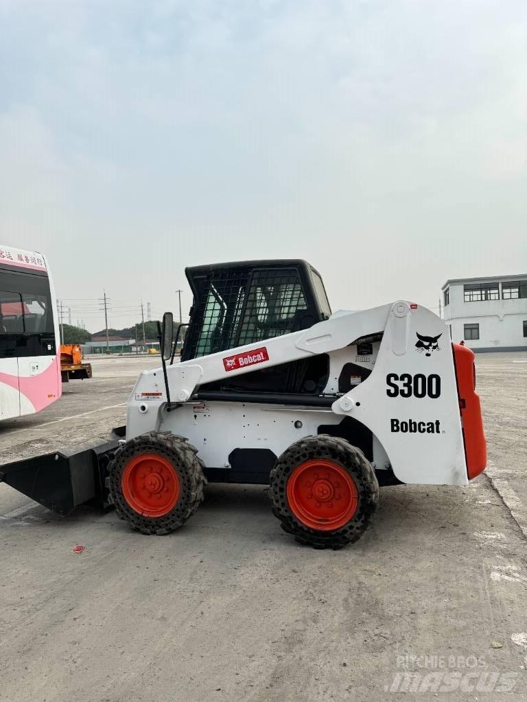 Bobcat S 300 Šmykom riadené nakladače