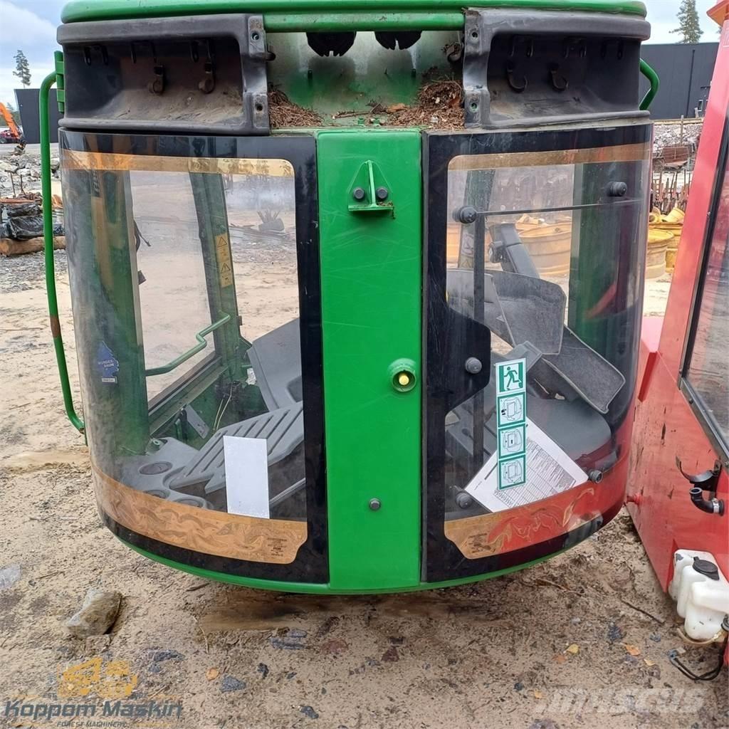 John Deere 1270e Kabíny a interiér
