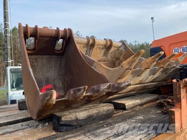 Komatsu PC 210 LC-8 Pásové rýpadlá