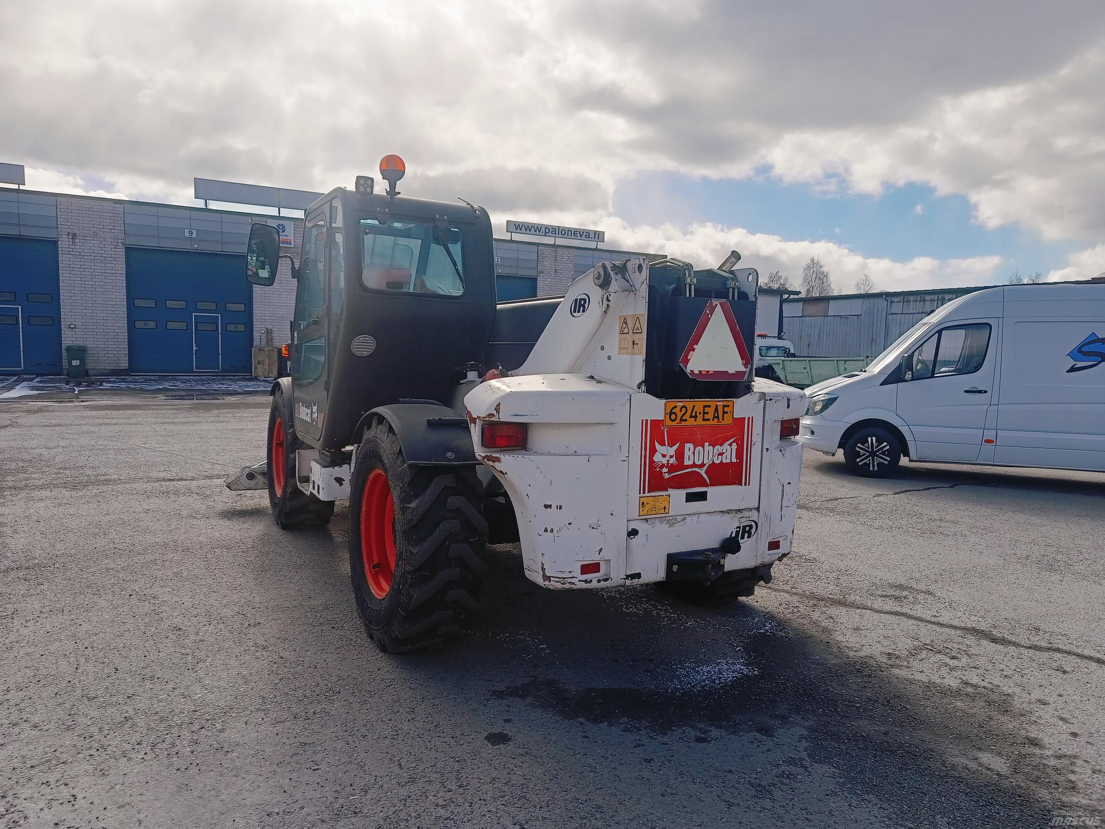 Bobcat T 40.170 Teleskopické manipulátory