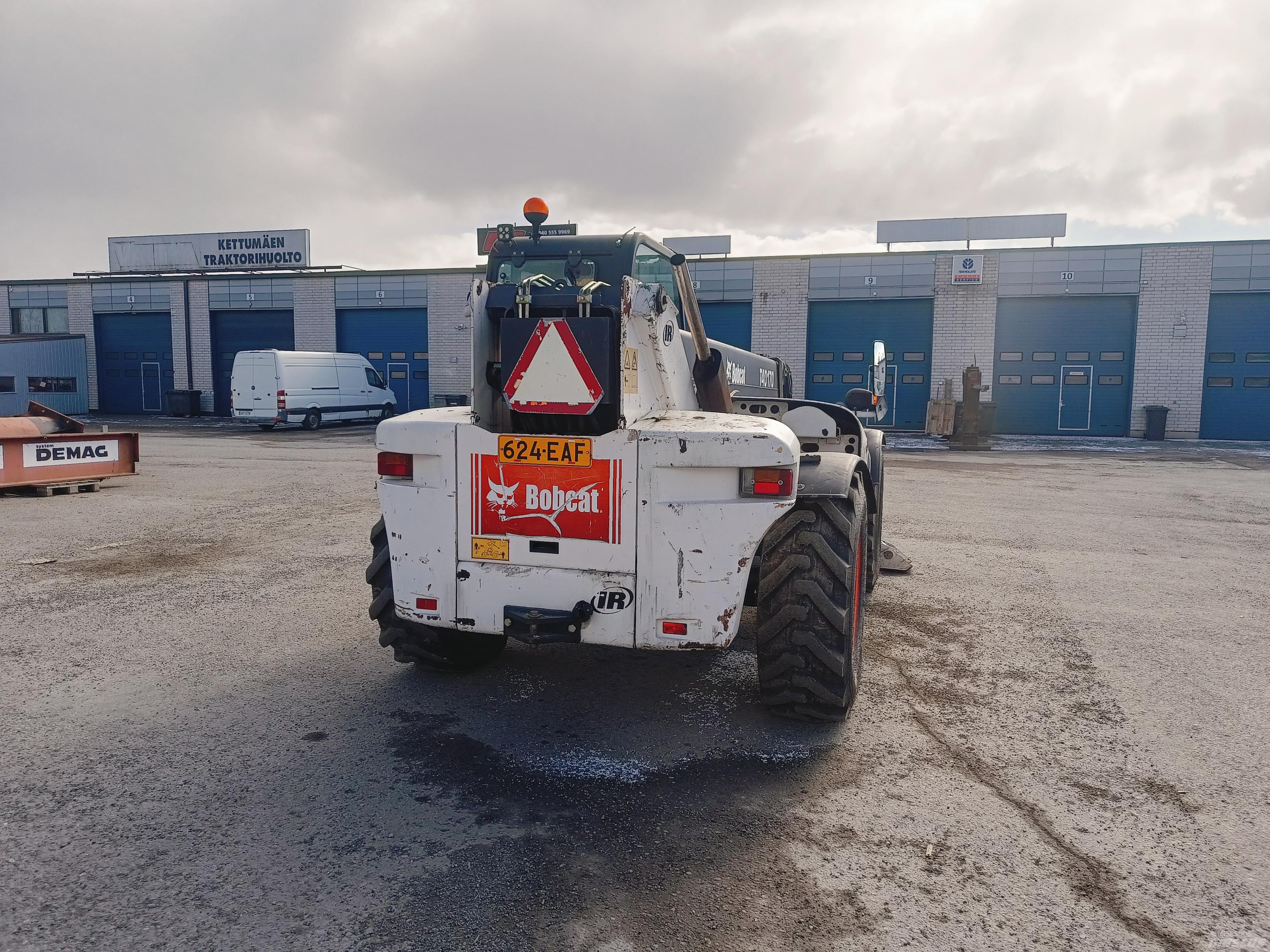 Bobcat T 40.170 Teleskopické manipulátory