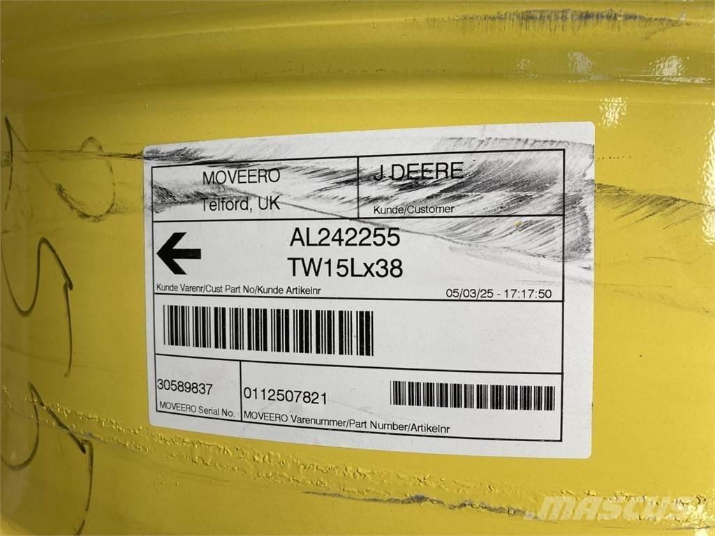 John Deere 15x38 Pneumatiky, kolesá a ráfiky