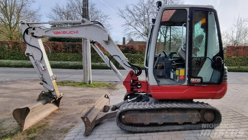 Takeuchi TB 235 Pásové rýpadlá
