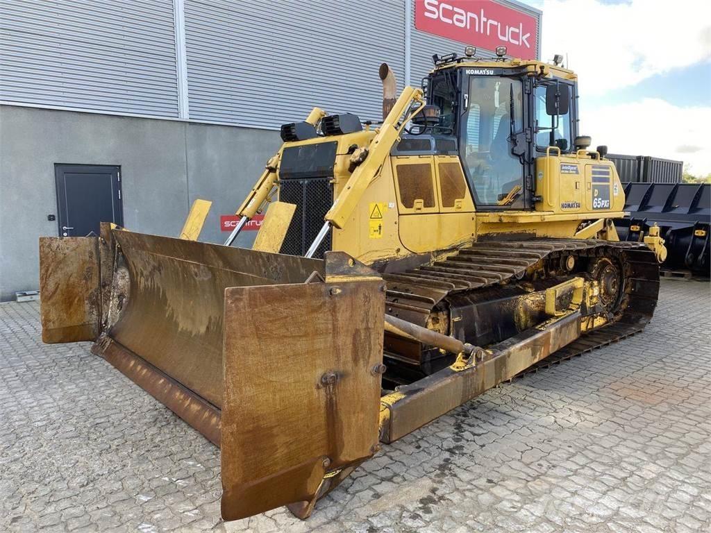 Komatsu D65PXI-18 Pásové dozéry