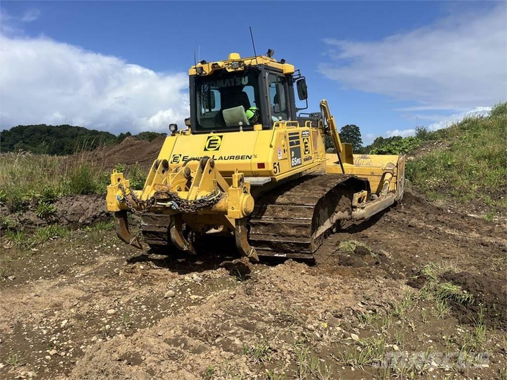 Komatsu D65PXI-18 Pásové dozéry