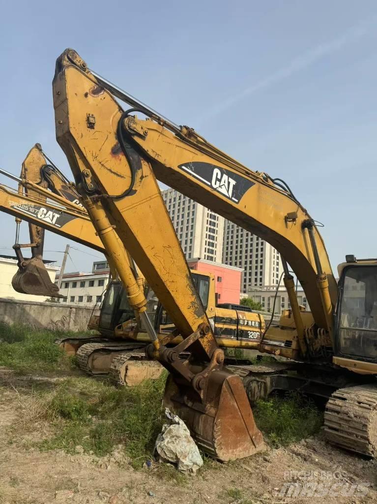 CAT 320 B L Pásové rýpadlá