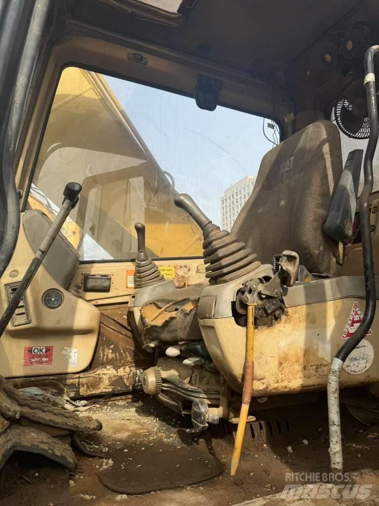 CAT 320 B L Pásové rýpadlá